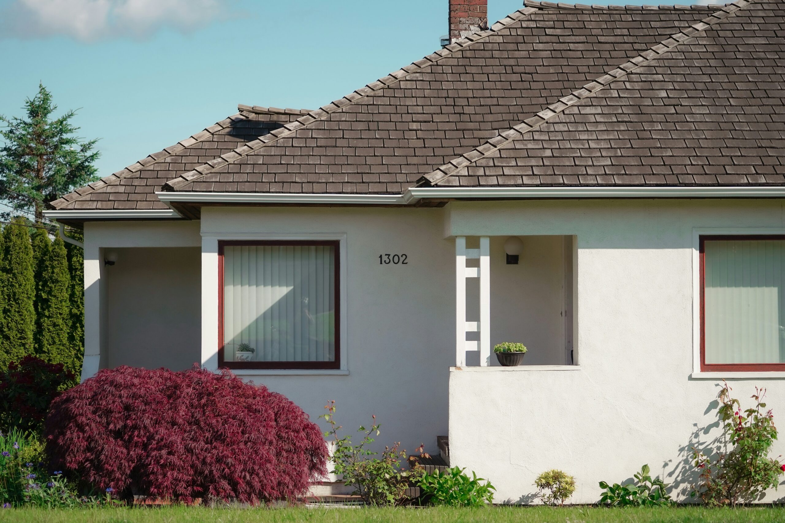 Infographic on types of burglary insurance coverage including temporary relocation assistance