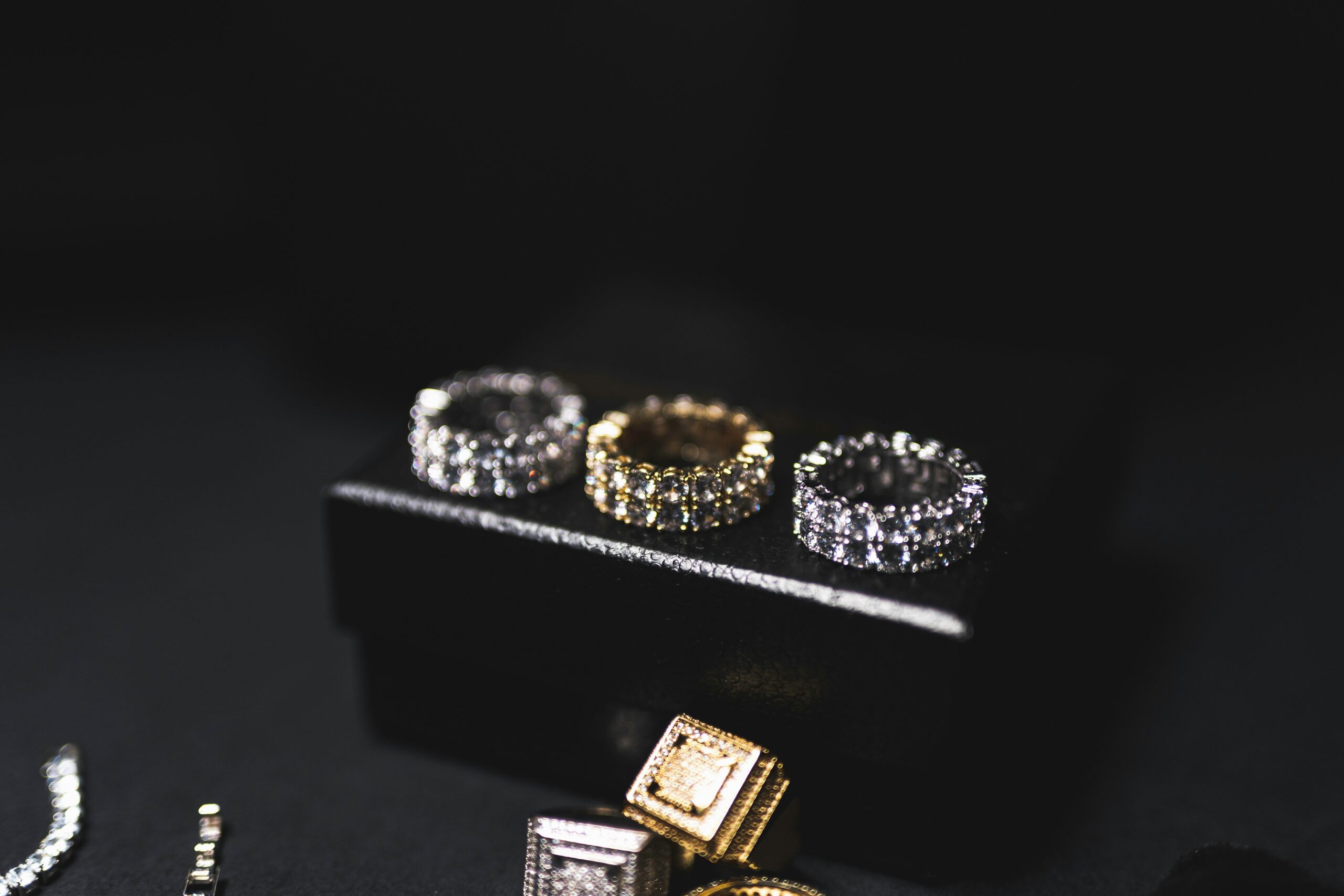Infographic showing steps involved in the jewelry appraisal process