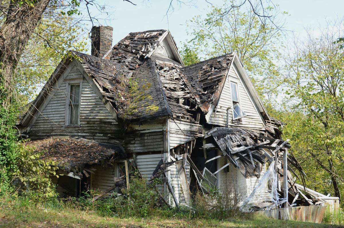 Infographic showing average costs of stolen items vs typical property insurance limits