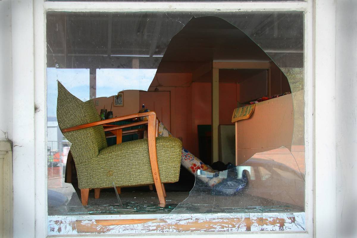 Insurance claim timeline infographic showing stages from reporting to settlement